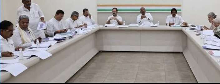 Congress chairs meet of screening panel at Srinagar’s Radisson hotel