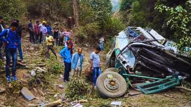 6 dead, 22 injured as bus plunges into gorge in Ladakh