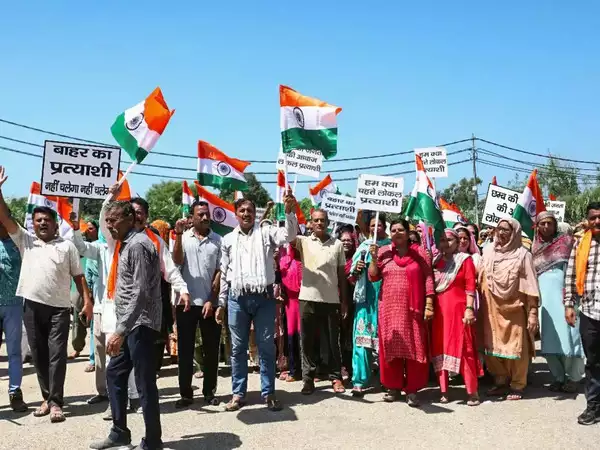 jammu votes after 10 years amid hope for change under shadow of terror poll cauldron bubbles