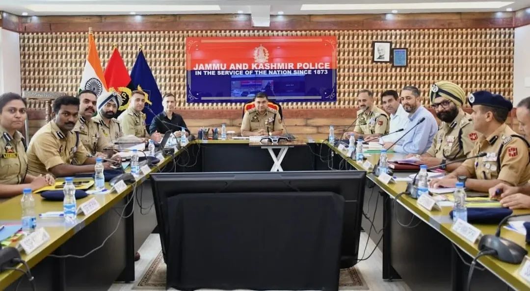 ​Kashmir Police Chief Reviews Security, Emphasizes Stronger Investigations and Vigilance