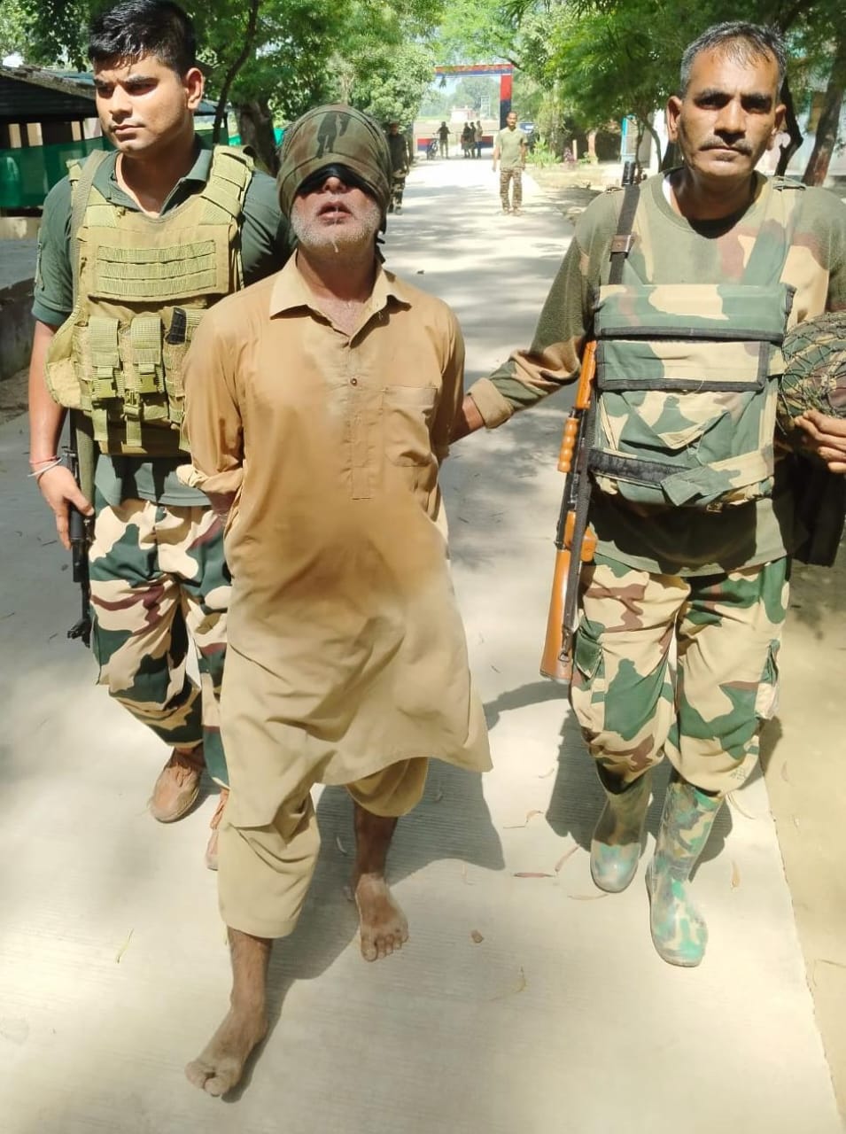 Pakistani Intruder Apprehended In RS Pura By BSF
