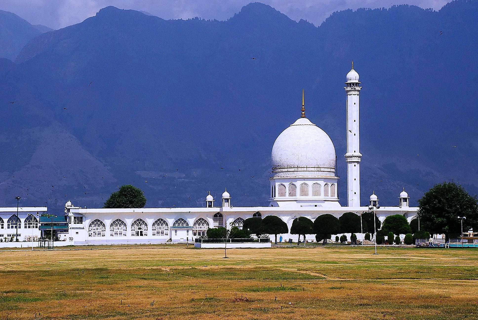 All roads lead to Dargah Hazratbal on Friday following Eid-e-Milad-un-Nabi (SAW)